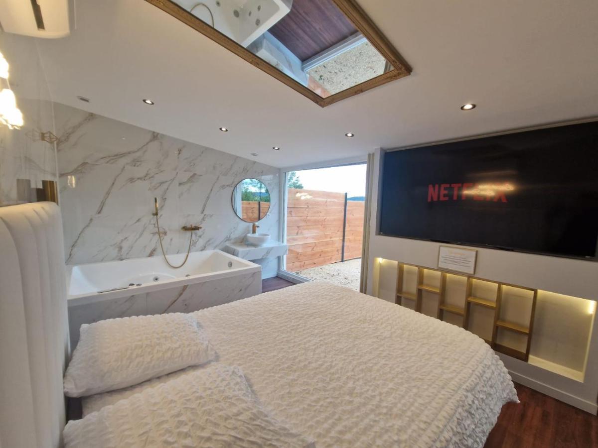 L'Experience Love Room Saint-Jean-Bonnefonds Bagian luar foto