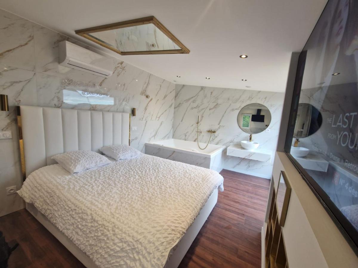 L'Experience Love Room Saint-Jean-Bonnefonds Bagian luar foto