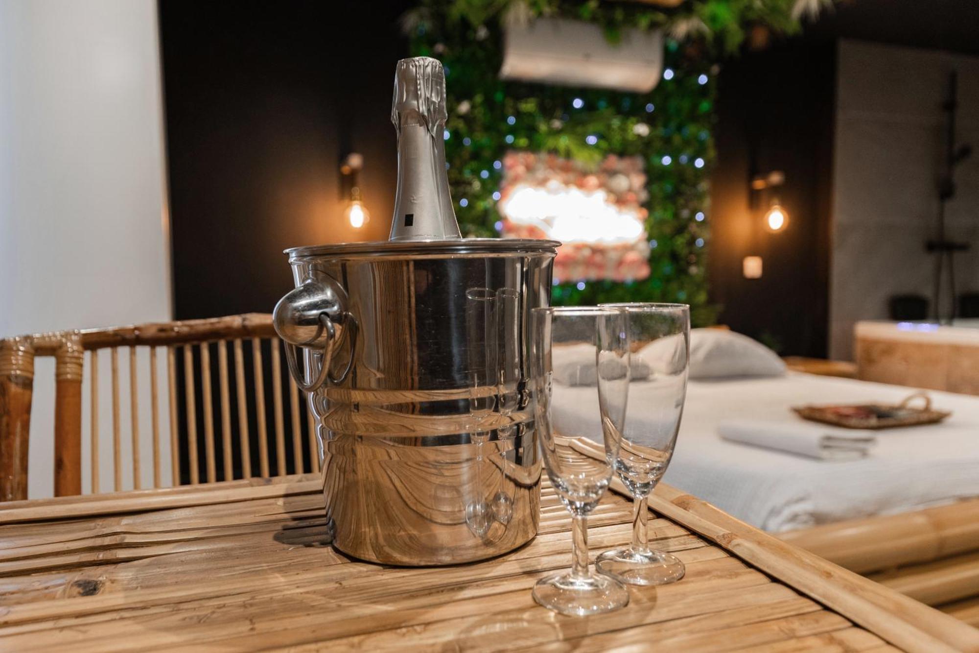 L'Experience Love Room Saint-Jean-Bonnefonds Bagian luar foto