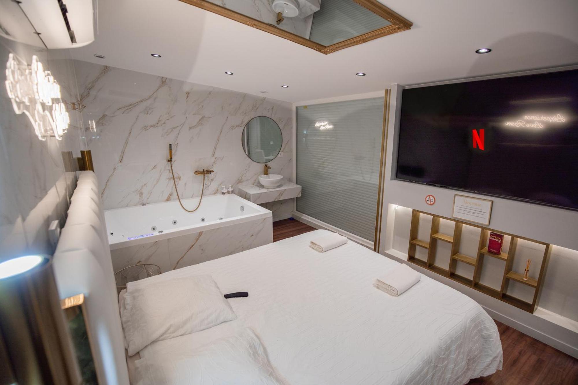 L'Experience Love Room Saint-Jean-Bonnefonds Bagian luar foto