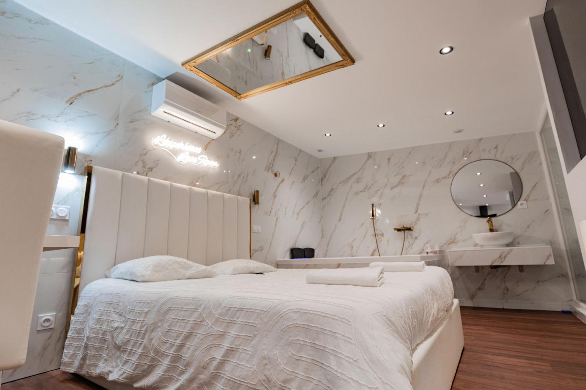 L'Experience Love Room Saint-Jean-Bonnefonds Bagian luar foto