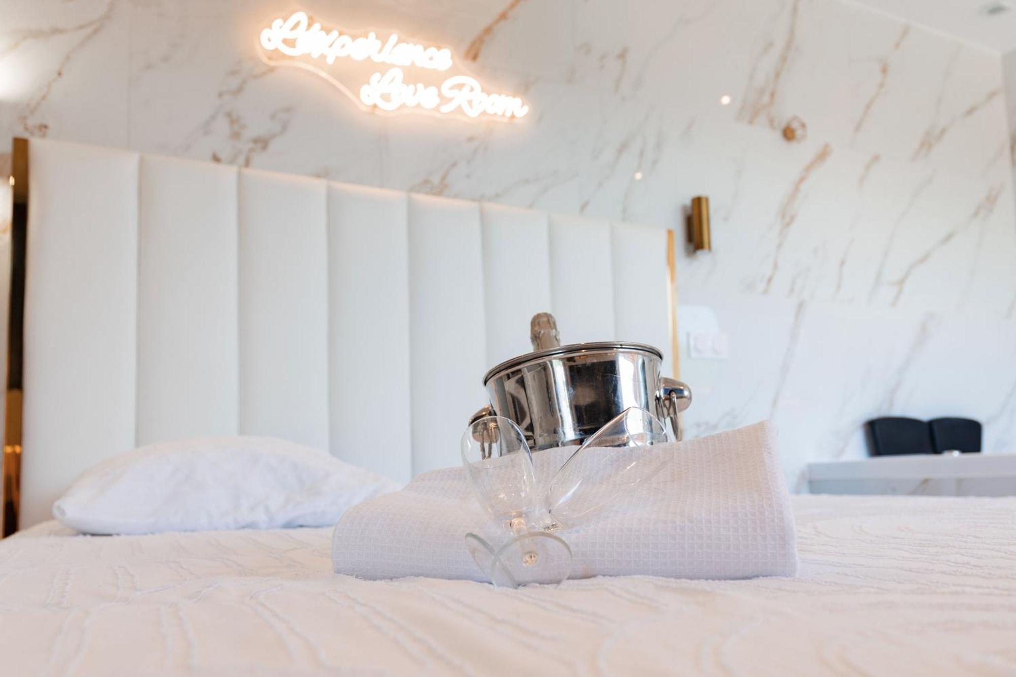L'Experience Love Room Saint-Jean-Bonnefonds Bagian luar foto