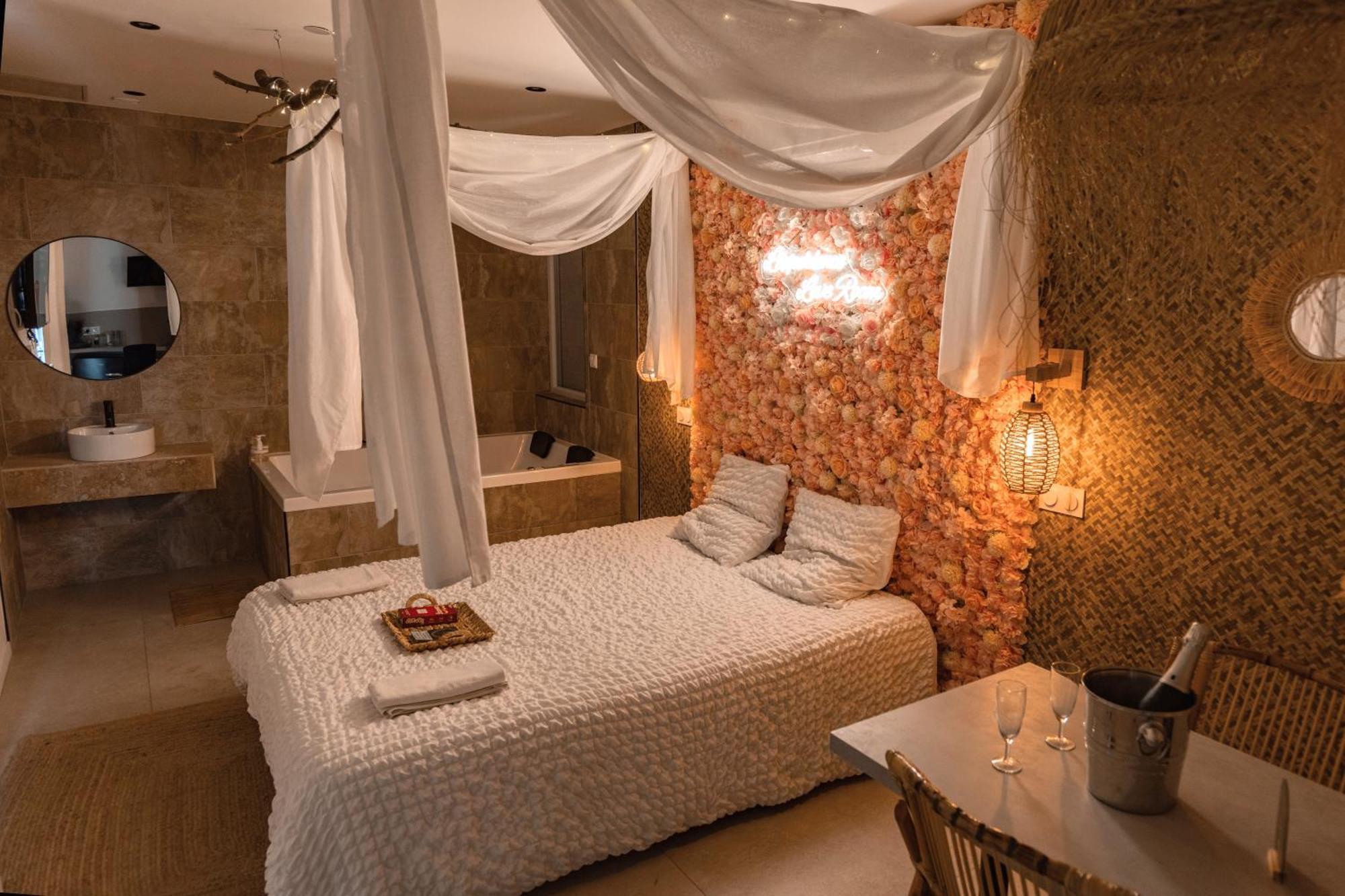 L'Experience Love Room Saint-Jean-Bonnefonds Bagian luar foto