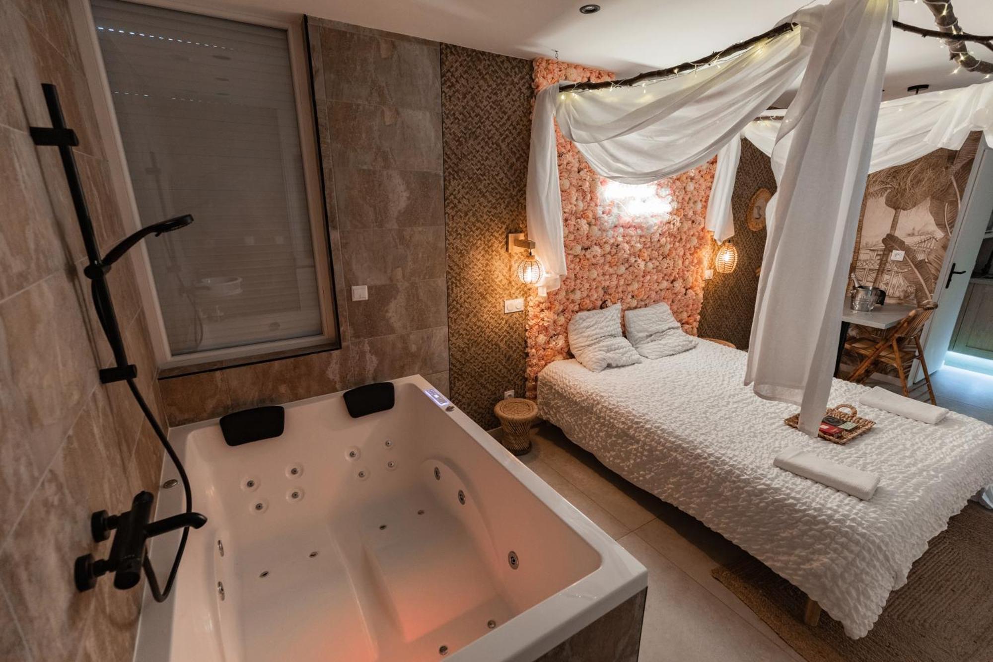 L'Experience Love Room Saint-Jean-Bonnefonds Bagian luar foto