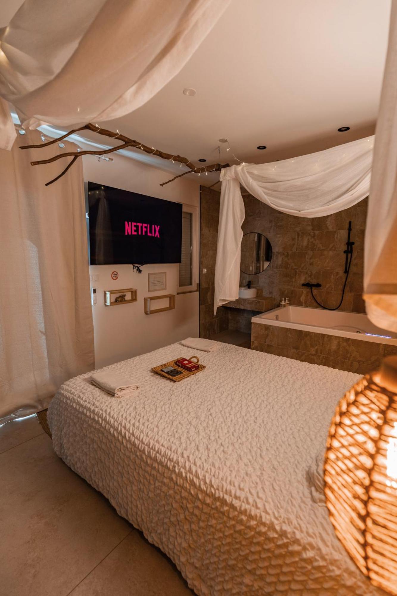 L'Experience Love Room Saint-Jean-Bonnefonds Bagian luar foto