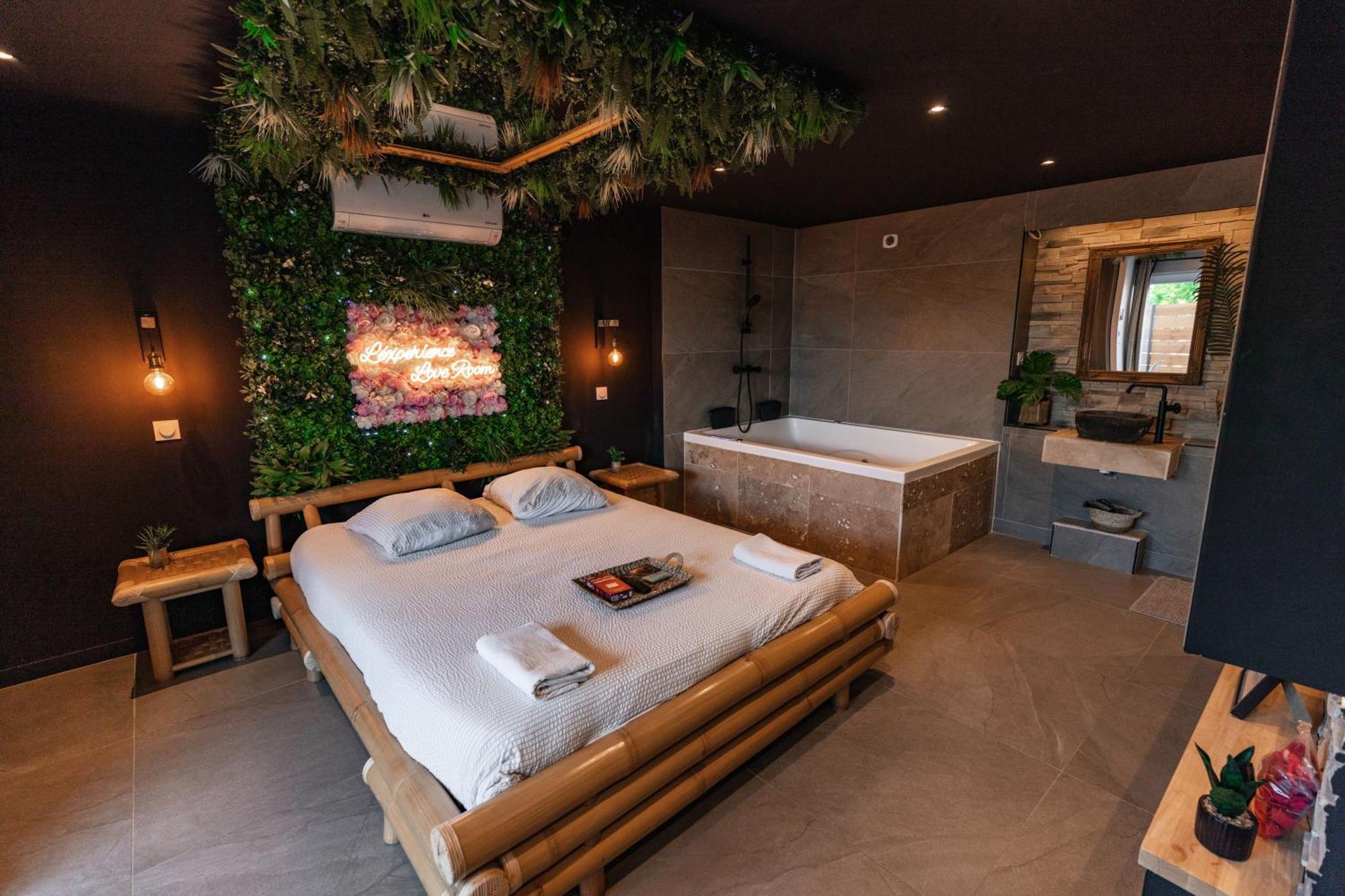 L'Experience Love Room Saint-Jean-Bonnefonds Bagian luar foto